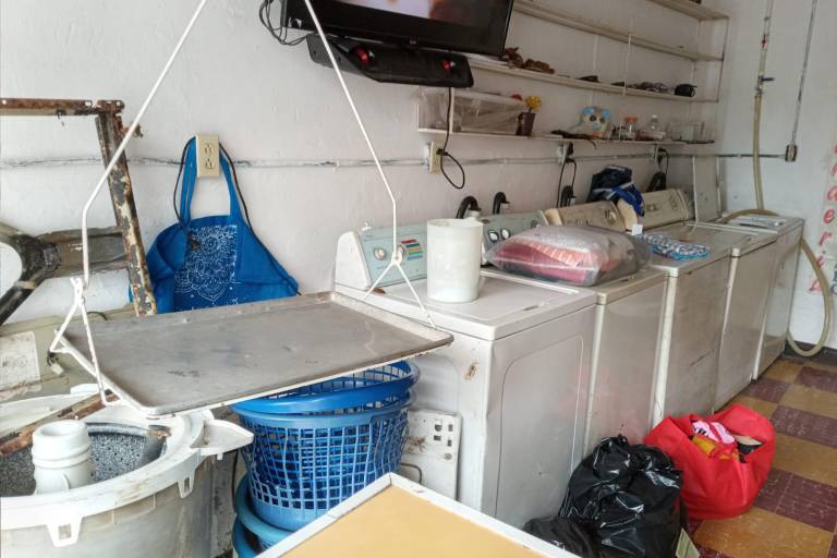 Sin agua, cierran lavanderías de Mazatlán, pero otras abren para regresar la ropa que les dejaron el fin de semana