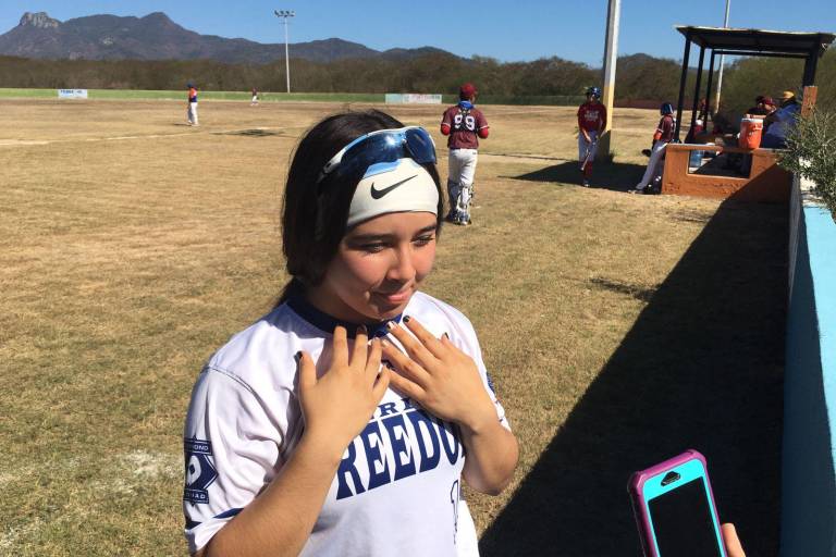 Softbolista Danna Viera León desarrollará sus habilidades en Estados Unidos