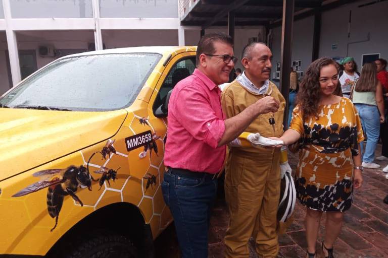 Entregan camionetas y equipo a Ecología y Servicios Públicos con inversión de $2.3 millones