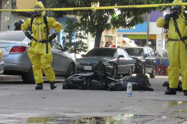 Pleito entre vecinos en la colonia Juárez, en Mazatlán, termina con un derrame de material químico y alarma en la gente
