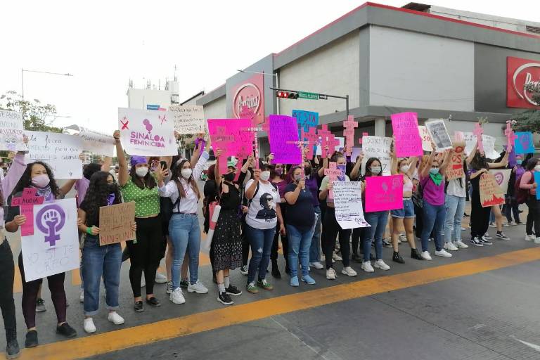 ‘No son muertas, son asesinadas’, reclaman en Culiacán en el Día de la Mujer