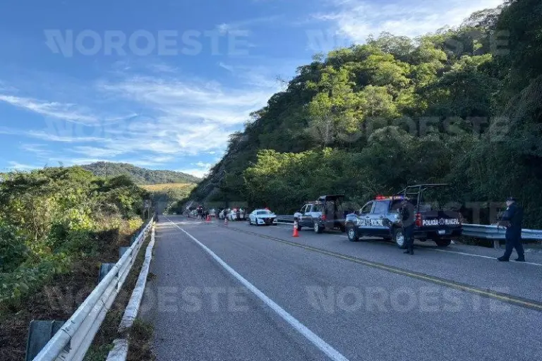 Son un hombre y una mujer los cuerpos encontrados sobre la Durango–Mazatlán, en Concordia