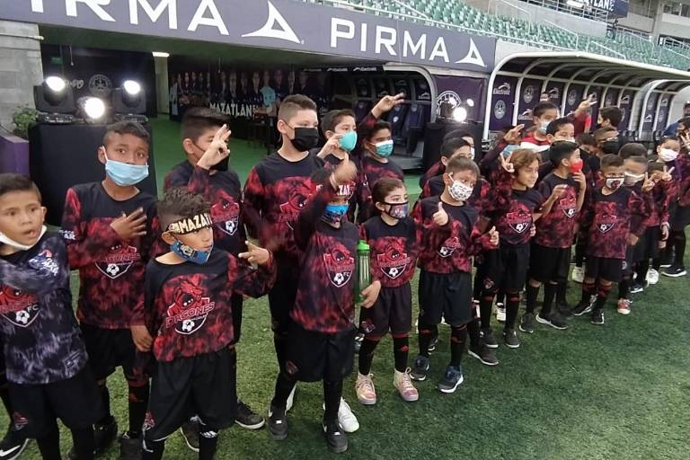 El Kraken se pone de gala al inaugurarse la Copa Mazatlán de Futbol 11