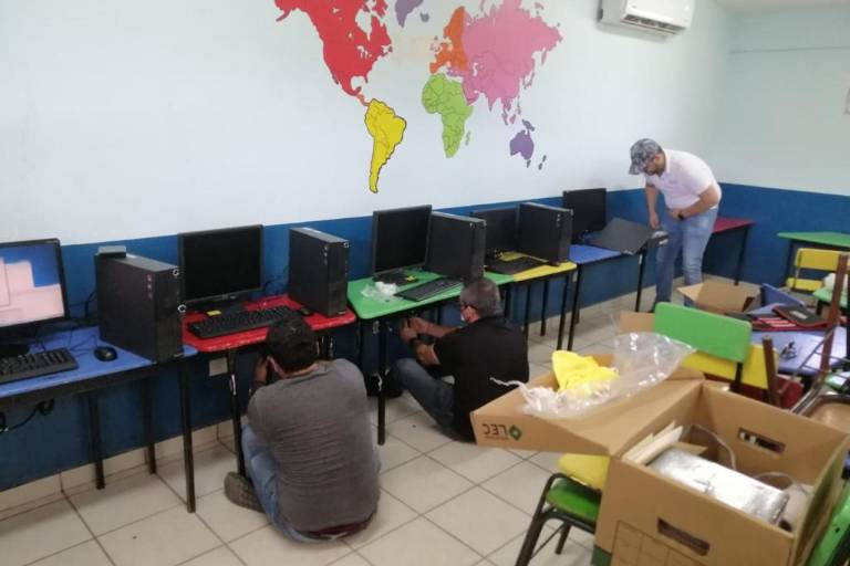 SEPyC concreta mantenimiento en 100 espacios de cómputo de planteles