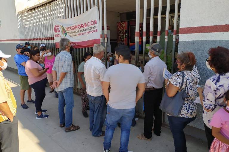 A Esteban no le alcanza la pensión y trabaja en obras en Mazatlán para comer; ahora será acreedor del apoyo ‘65 y Más’