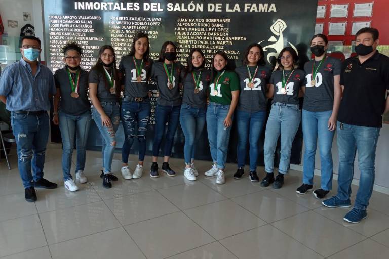 Estimulan a voleibolistas por su tercer lugar nacional