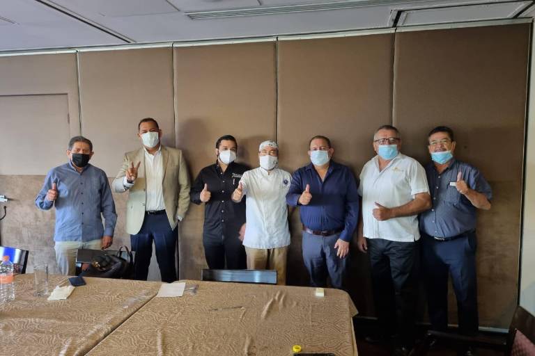 Hoteleros, restauranteros y comerciantes se comprometen a hacer valer nuevas restricciones en Sinaloa