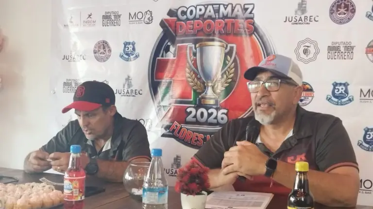 La presentación del torneo estuvo a cargo de los organizadores Joel Cárdenas (der.) y Gabriel Sánchez.