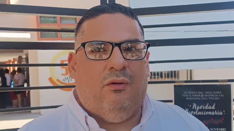 El director del DIF Mazatlán José Luis Gómez Núñez anuncia la colecta de juguetes.