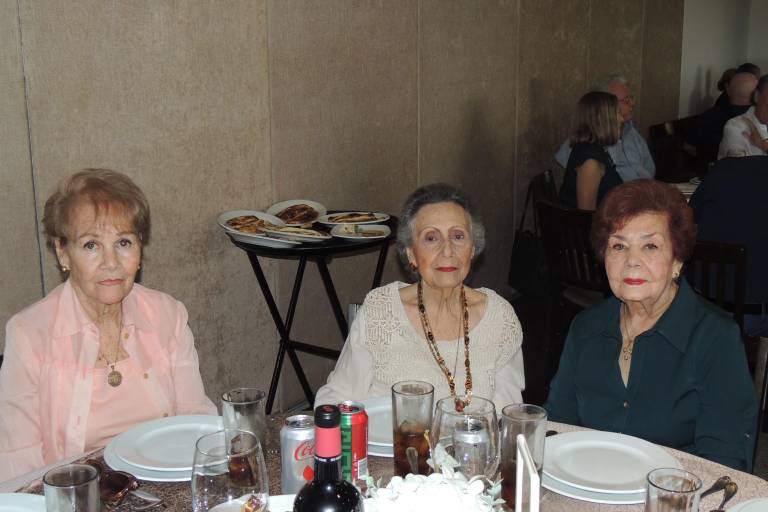 Relizan despedida especial en honor al Padre Juan Ruiz