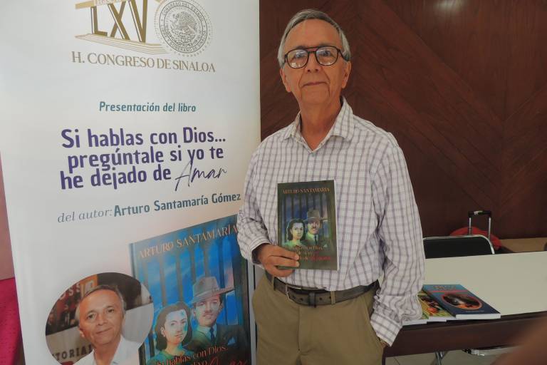 Enaltece Arturo Santamaría la figura de sus padres, en su más reciente libro