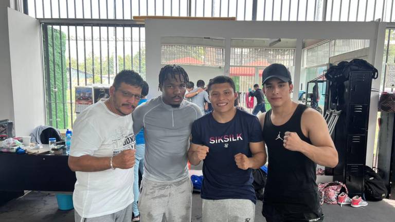 Martín León (der.) se está preparando fuerte para regresar al ring.