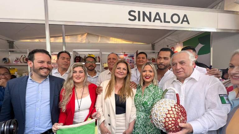 El Secretario de Turismo federal, Miguel Torruco, visita el pabellón de Sinaloa en el Primer Festival Turístico en la Ciudad de México, en el marco de la edición 47 del Tianguis Turístico 2023.