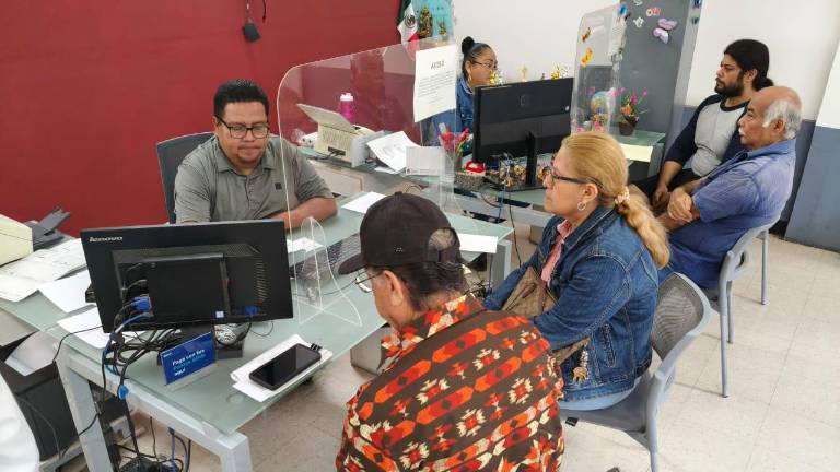 Se exhorta a realizar el refrendo en tiempo y forma acudiendo con número de placas en horario de oficina.