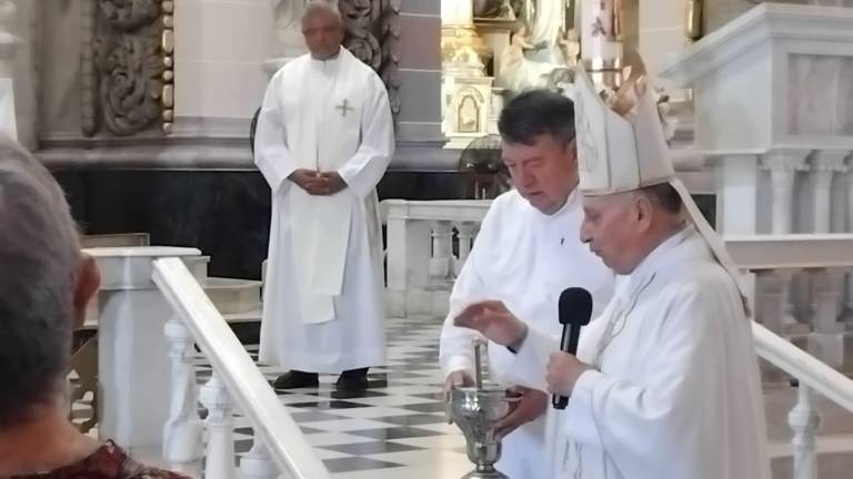 Mario Espinosa Contreras exhortó a los fieles a recordar las enseñanzas que dejaron las madres ya fallecidas.