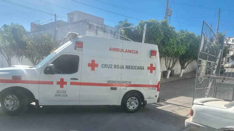 Un joven de 17 años falleció cuando quitaba luces navideñas en una privada en Culiacán.