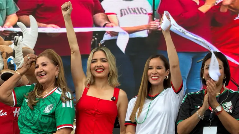 Autoridades cortaron el listón inaugural del evento “Mazatlán, la Fiesta del Futbol” en Olas Altas.