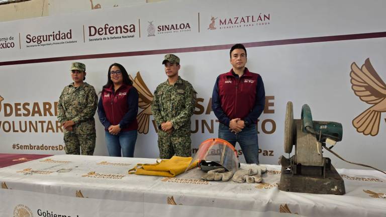 En las Jornadas de Paz en Mazatlán se lleva a cabo el canje de armas.