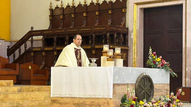 El Rector de la Catedral de Culiacán, Jaime Homero Portillo, encabezó el mensaje del Día de las Madres.