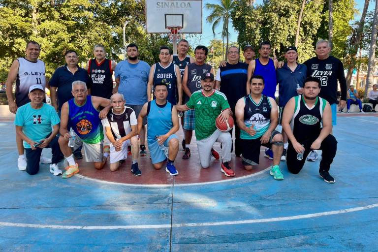 Leyendas se impuso 42-32 al Deportivo Leyva, en un ambiente cargado de convivencia y nostalgia.