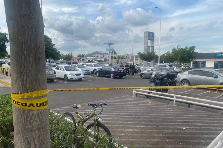 Ataque armado en plaza comercial deja un herido y un hombre privado de la libertad