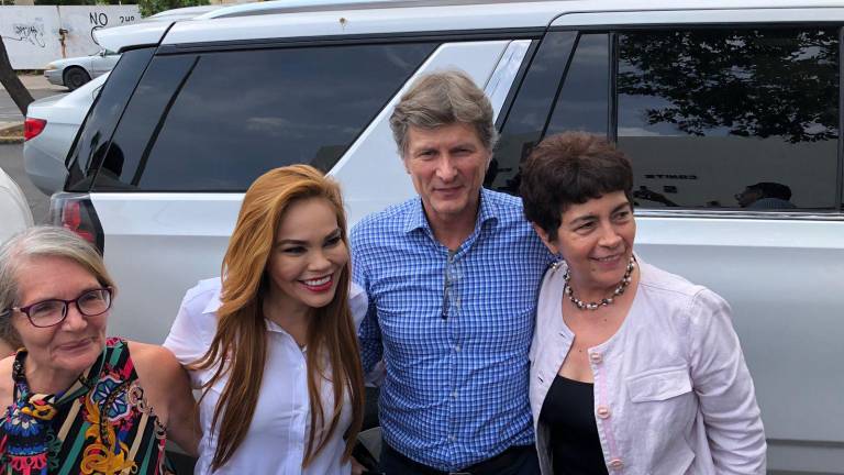 El aspirante presidencial del Frente Amplio por México, Enrique de la Madrid, llegó 1 hora tarde al encuentro.