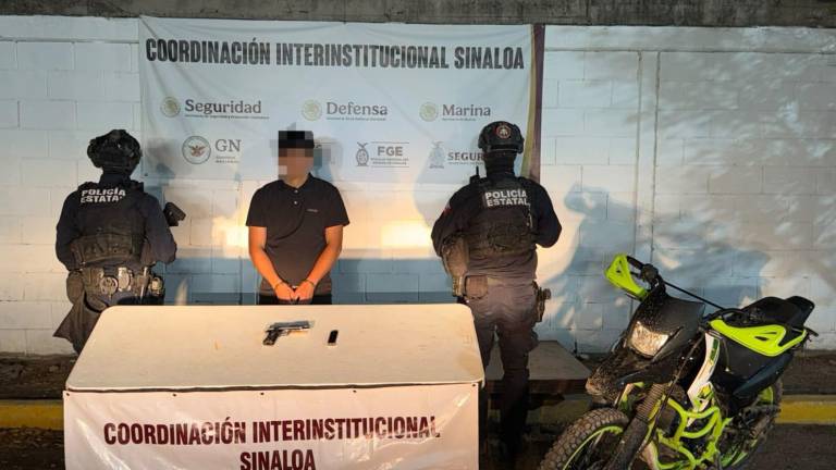 Un motociclista fue detenido por elementos de la Policía Estatal Preventiva tras ser sorprendido con un arma de fuego en Culiacán.