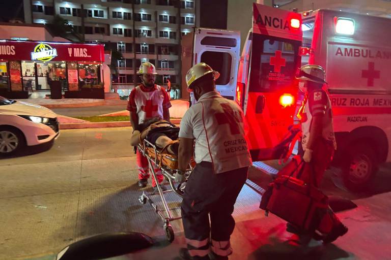 Cae turista desde el malecón de Mazatlán y sufre lesiones