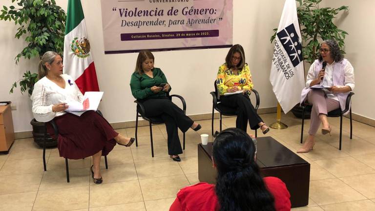Graciela Domínguez Nava, titular de la Sepyc, participa en el conversatorio ‘Violencia de Género: Desaprender para Aprender’.