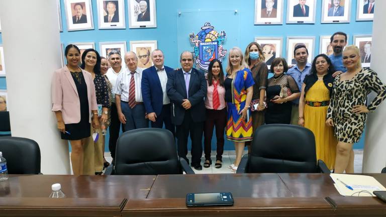 Estrecha Cabildo de Mazatlán lazos de amistad con representantes de Grecia y Rusia