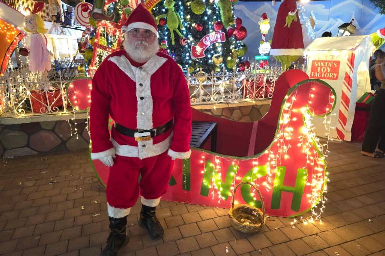 César Omar se convierte en ‘Santa’ para la ilusión de los pequeños en Rosario