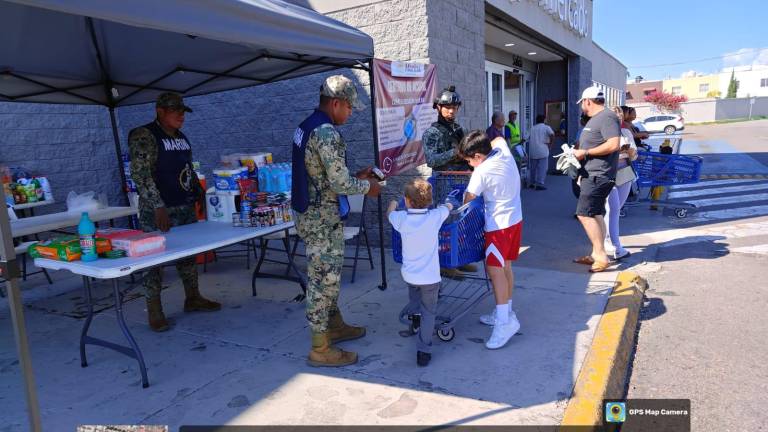 La Cuarta Región Naval de Mazatlán reunió 109 cajas con despensas donadas por ciudadanos, que serán enviadas a poblaciones afectadas en Veracruz, Puebla, Hidalgo y San Luis Potosí.