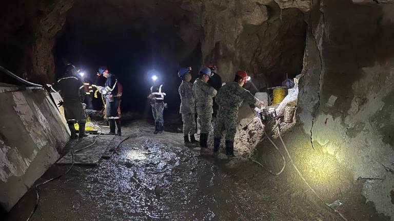 Rescate en mina Santa Fe avanza con bombeo continuo para reducir agua y facilitar acceso a atrapados.