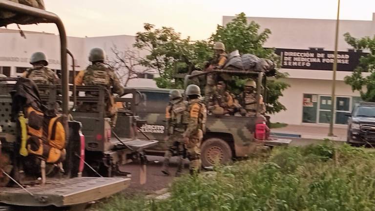 Hasta el momento, los cuatro asesinados en la sierra de Durango fueron trasladados al Semefo de Culiacán, donde hay resguardo militar.