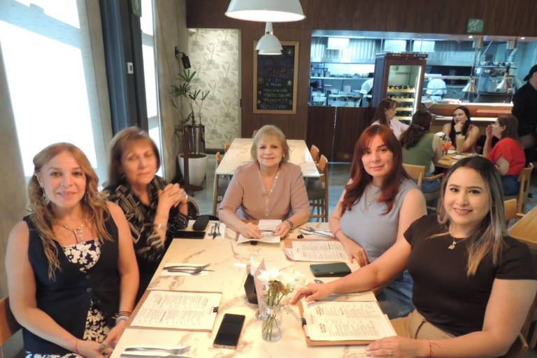 Celebran con un rico menú a las mamás en el Villa Unión
