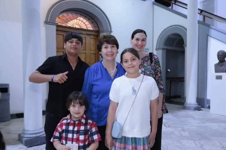 Disfrutan amantes a la ópera de Sarah Holcombe en ‘On the Moonlight’