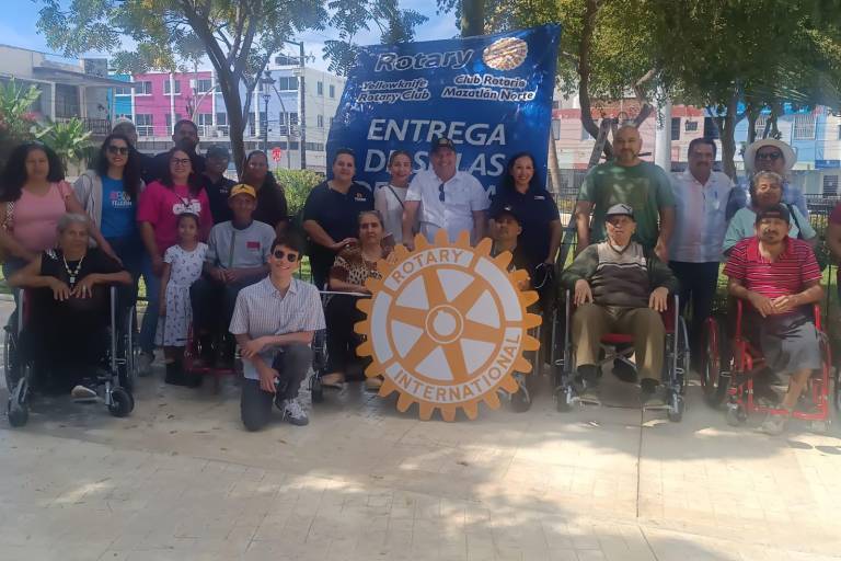 Dona Club Rotario Mazatlán Norte 23 sillas de ruedas para adultos mayores y niños con discapacidad