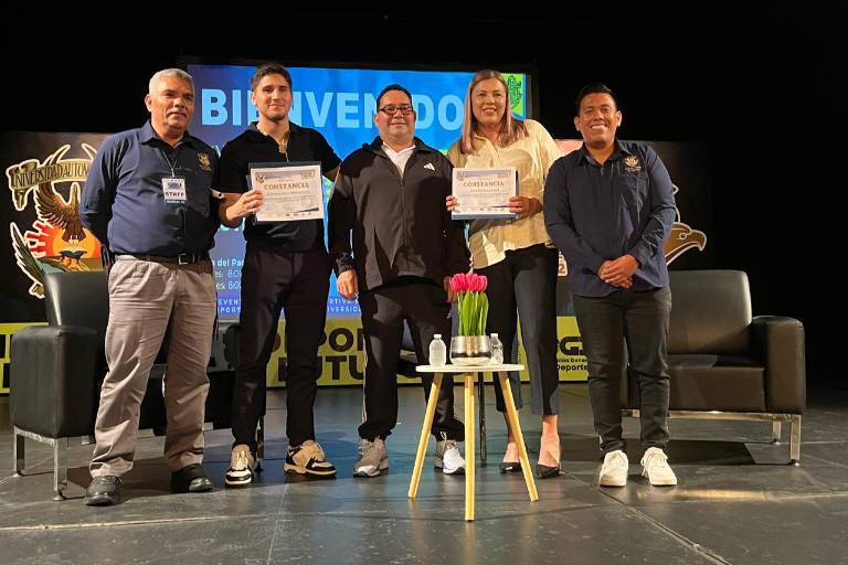 Marco Verde e Hilda Gaxiola comparten experiencias en la UAS