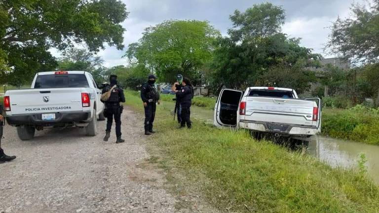 Policías de Tamaulipas aseguraron un vehículo en el que se encontraron armas y que los llevó a encontrar a los ciudadanos reportados como desaparecidos.