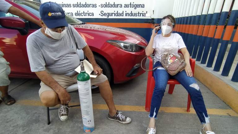 En Mazatlán, rellenar un tanque de oxígeno para enfermos de coronavirus cuesta $1,500 pesos, y solo dura un día... máximo dos