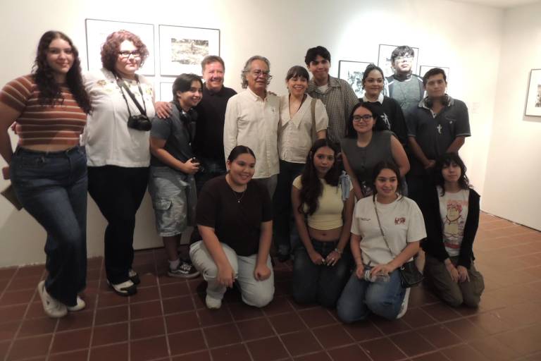 Admiran la trayectoria de Pedro Valtierra, con su exposición ‘Volver a la tierra del Quetzal’