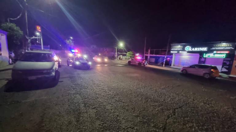 En la colonia CNOP, de Culiacán, una mujer resultó lesionada tras ser atropellada por una patrulla de Tránsito.