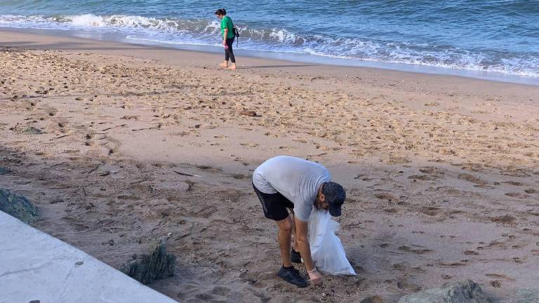 Voluntarios se sumaron a la jornada de limpieza, en la que recogieron toda clase de desechos, sobre todo colillas de cigarro.
