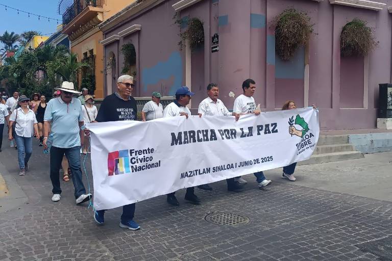 Celebran la ‘Marcha por la Paz’ en Mazatlán, en medio de la elección del Poder Judicial