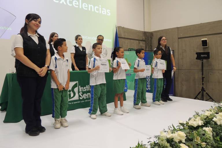 Entrega el Instituto Senda excelencias académicas