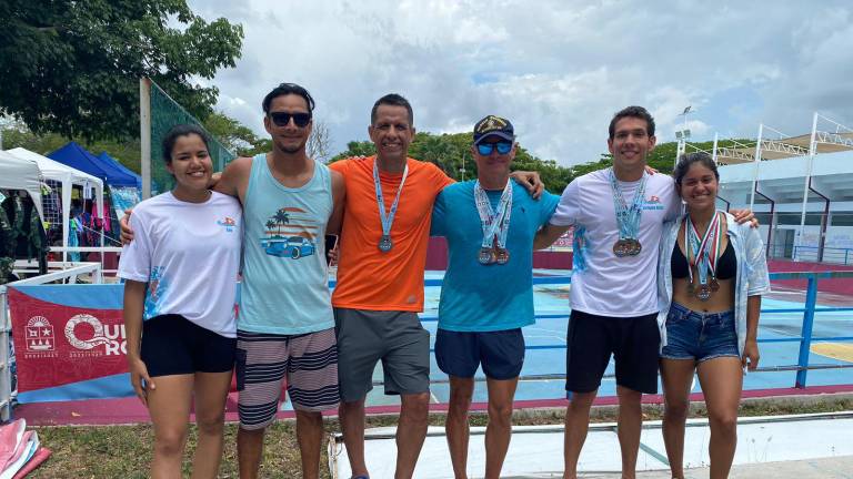 Culminan nadadores mazatlecos el Nacional Máster con 15 medallas