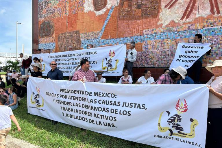 Docentes jubilados protestan nuevamente en Mazatlán contra la ‘reingeniería’ en la UAS