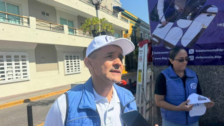 Julio César Collantes señaló que se han instalado tres módulos en Mazatlán para recolectar firmas de ciudadanos que exigen reparación de calles y avenidas.