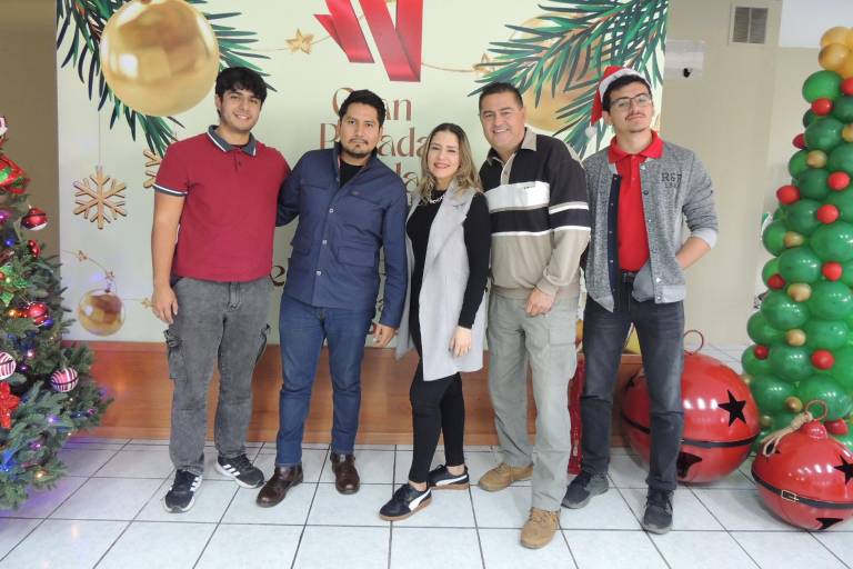 Disfrutan colaboradores de Noroeste su tradicional posada navideña