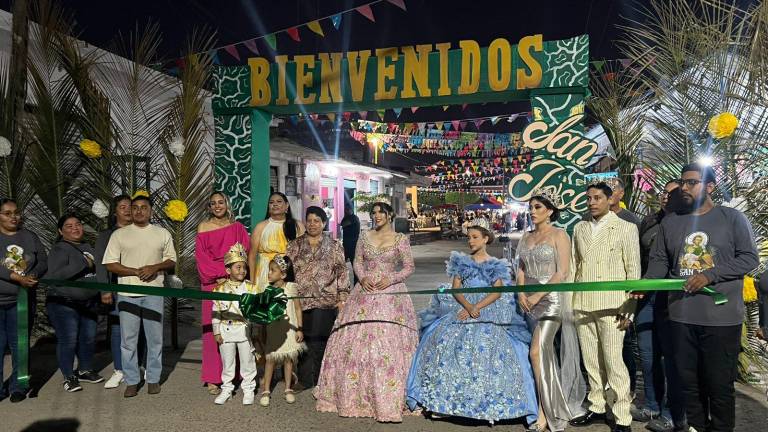 La sindicatura pesquera de Agua Verde dio inicio a las Tradicionales Fiestas del Señor San José con música de alba y la coronación de sus reinas y reyes en la plazuela principal.